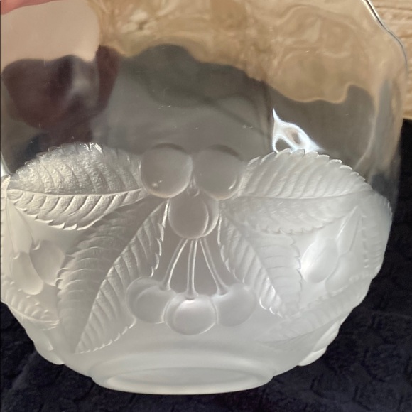Elegant Clear Glass Bowl - Picture 3 of 5